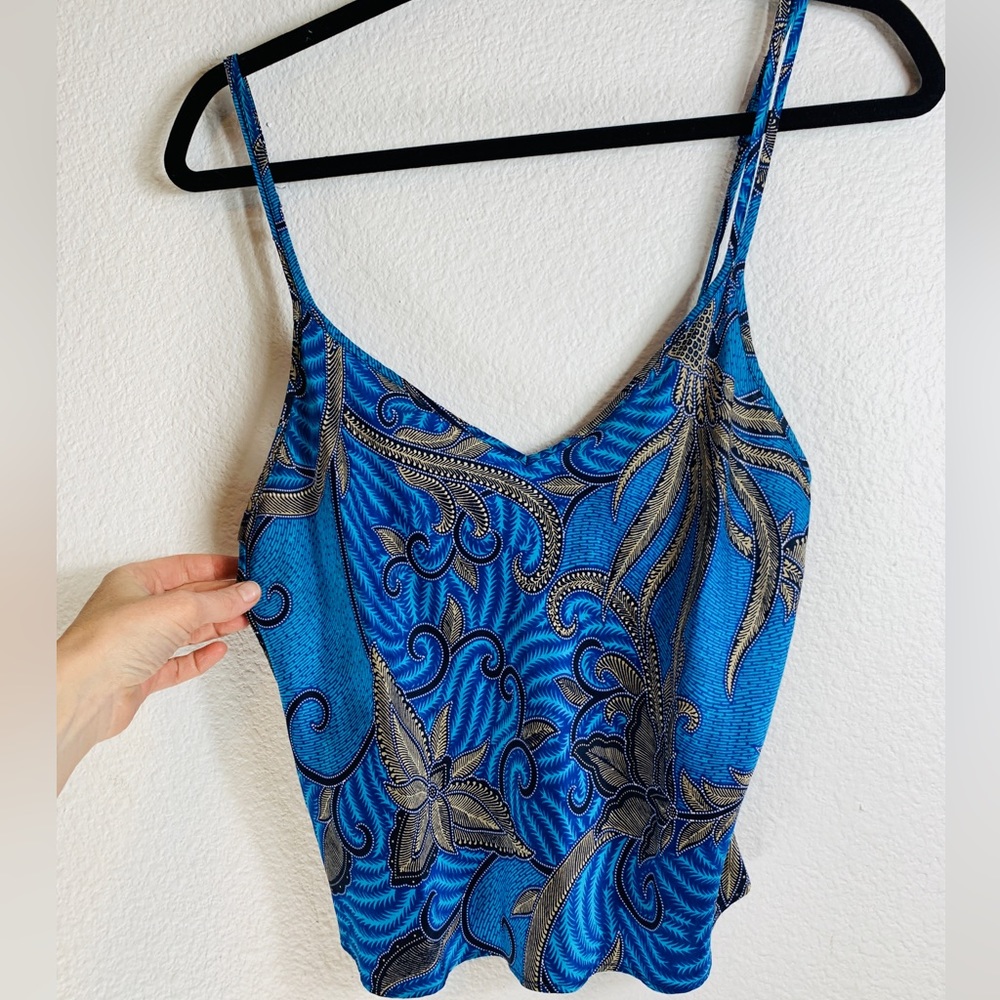 Silk blue vintage Victoria’s Secret camisole, size small excellent condition